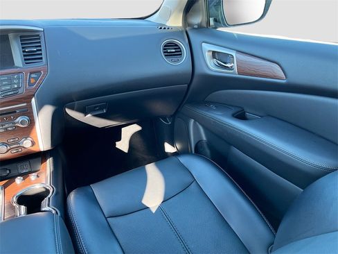 Used 2020 Nissan Pathfinder Platinum image 25