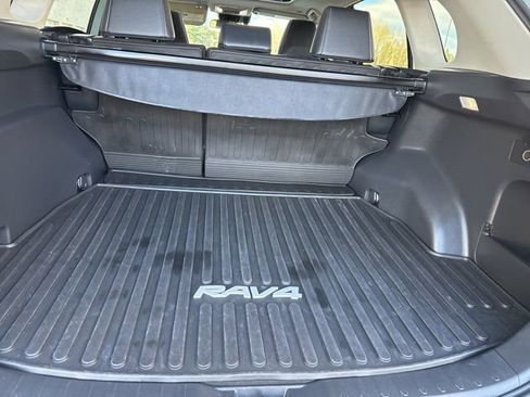 Used 2023 Toyota RAV4 XLE Premium image 21