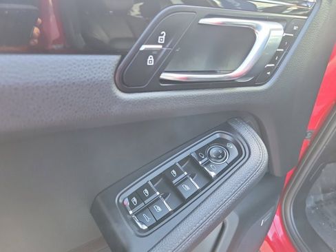 Used 2020 Porsche Macan S image 21