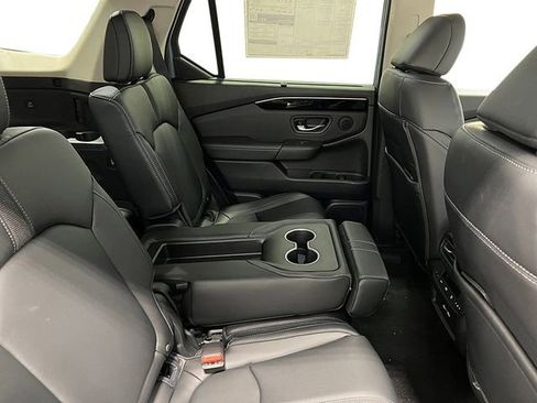 New 2025 Honda Pilot Touring image 38