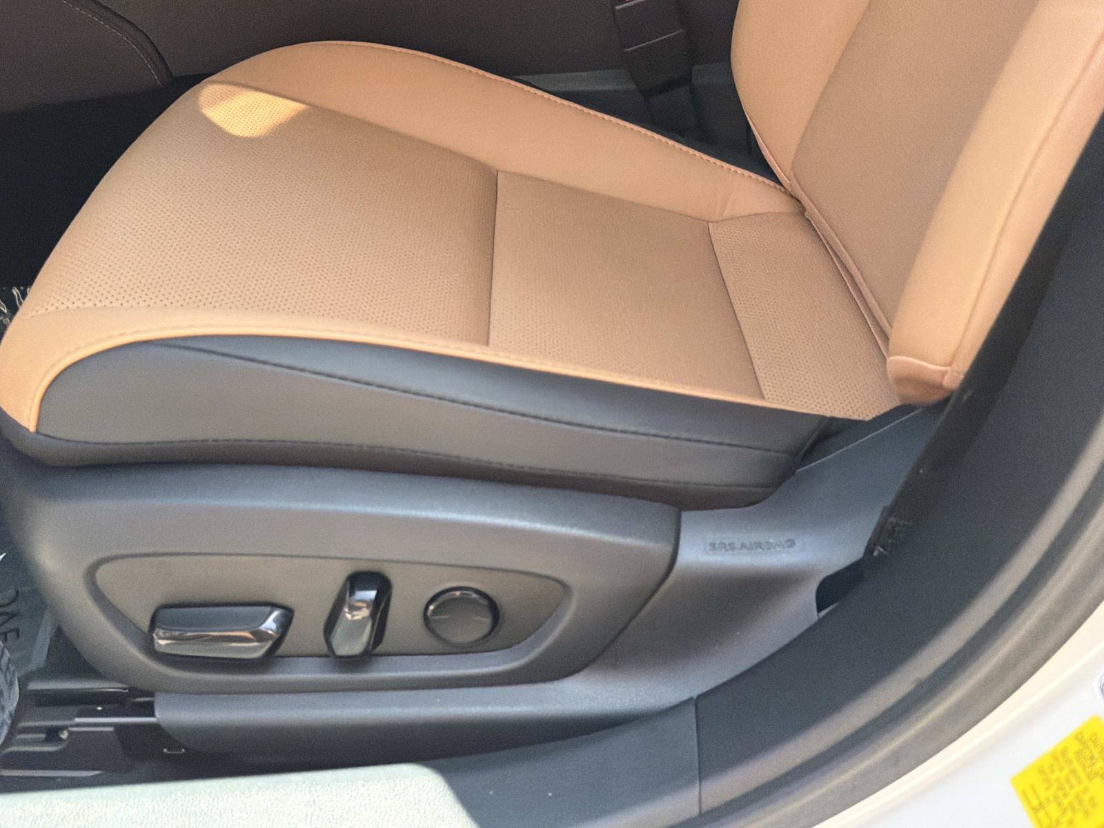 Used 2025 Lexus ES 350 w/ Premium Package FWD image 17