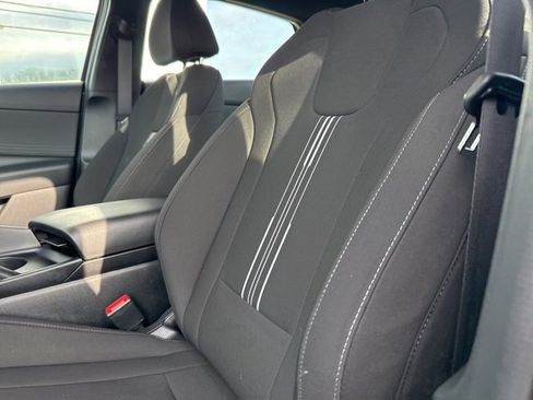 Certified 2025 Hyundai Elantra Sport image 19