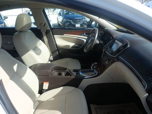 Used 2015 Buick Regal Premium image 17