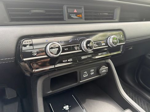 Used 2025 Honda Pilot Touring image 35