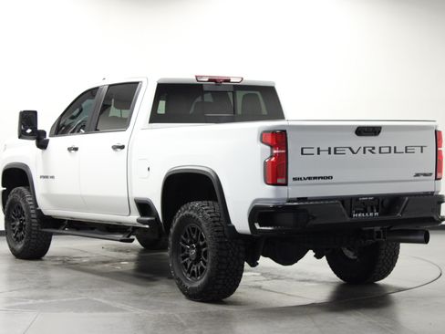 Used 2025 Chevrolet Silverado 2500 ZR2 w/ Technology Package AWD/4WD image 6
