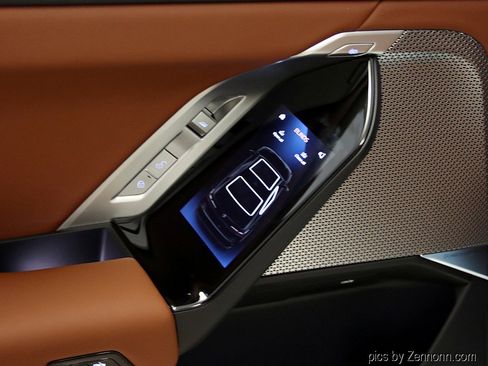 Used 2025 BMW 740i xDrive w/ Executive Package image 15