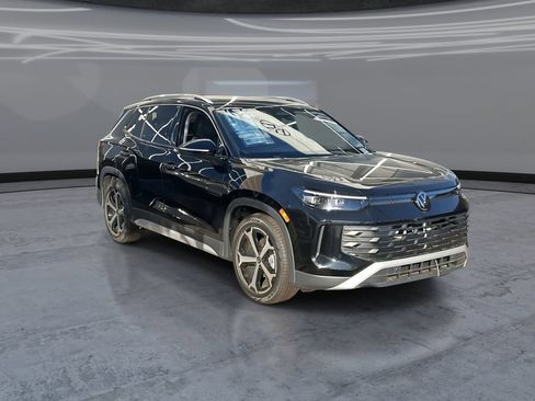 New 2026 Volkswagen Tiguan SE FWD image 2