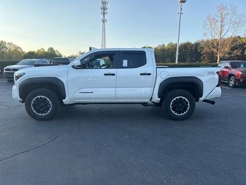 Used 2024 Toyota Tacoma TRD Off-Road AWD/4WD image 52