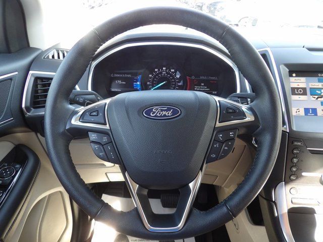 Used 2018 Ford Edge Titanium w/ Ford Safe & Smart Package FWD image 17
