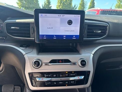 Used 2023 Ford Explorer XLT w/ Equipment Group 202A RWD image 12