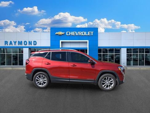 Used 2022 GMC Terrain SLT w/ Infotainment Package II AWD/4WD image 2