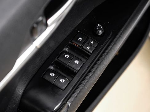 Used 2020 Toyota Camry SE FWD image 39
