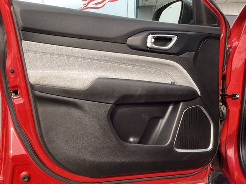 Used 2024 Jeep Compass Latitude image 28