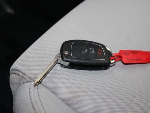 Used 2016 Hyundai Sonata SE image 12