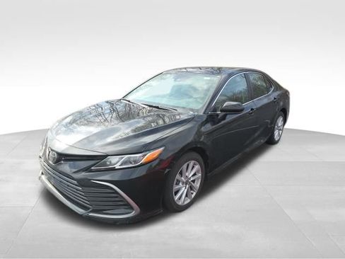 Used 2024 Toyota Camry LE image 12
