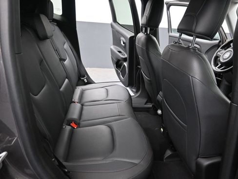 Used 2018 Jeep Renegade Limited w/ UConnect 8.4 Nav Group FWD image 12