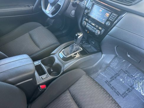 Used 2020 Nissan Rogue SV w/ Premium Package FWD image 16