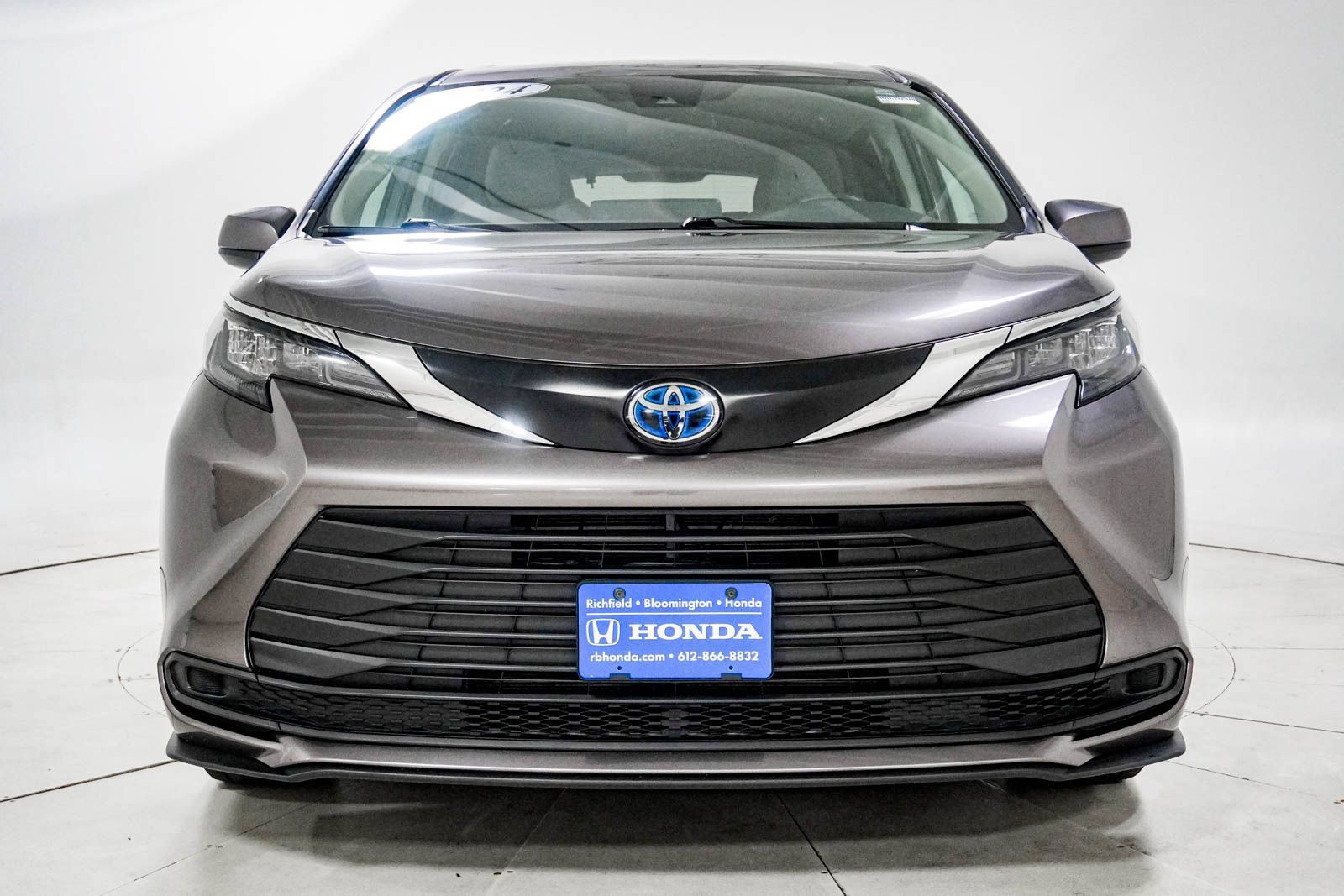 Used 2024 Toyota Sienna LE FWD image 15