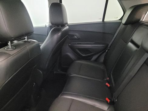 Used 2017 Chevrolet Trax LT w/ LT Convenience Package AWD/4WD image 18