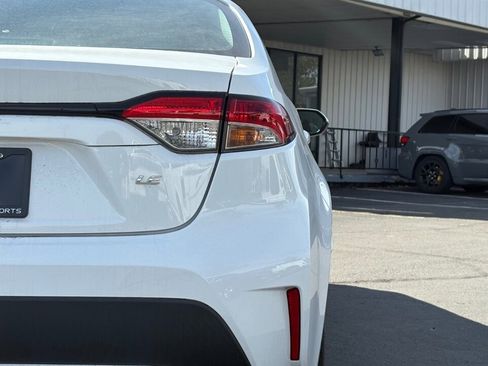 Used 2021 Toyota Corolla LE image 7