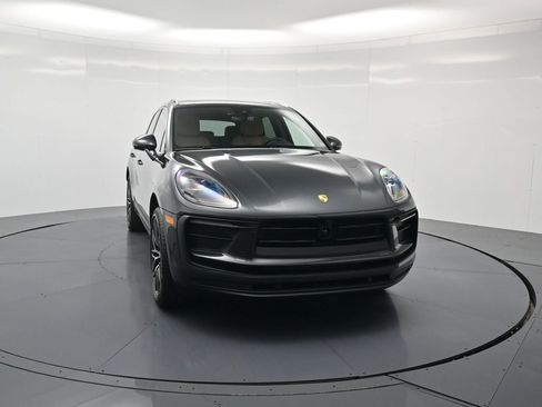 Certified 2026 Porsche Macan AWD/4WD image 33