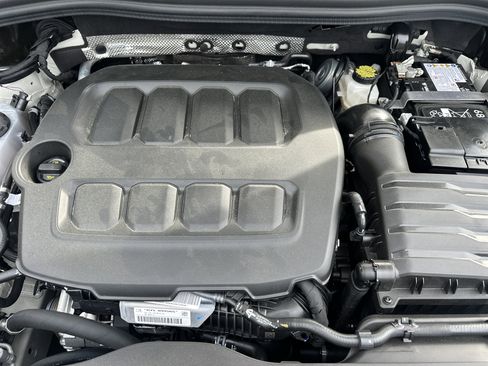 Used 2026 Volkswagen Tiguan SE R-Line image 9