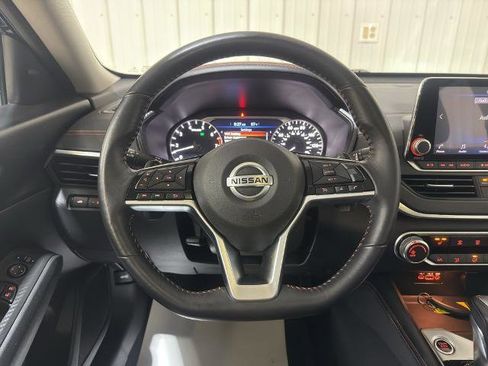 Used 2020 Nissan Altima 2.5 SR w/ Premium Package image 3