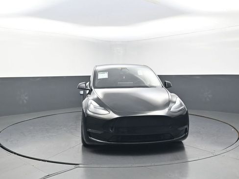 Used 2023 Tesla Model Y Long Range AWD/4WD image 4