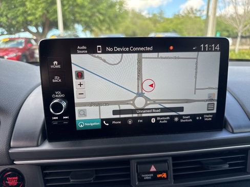 Used 2025 Honda Pilot Touring image 8