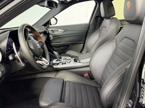 Used 2025 Alfa Romeo Giulia AWD image 23