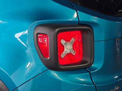 Used 2022 Jeep Renegade Sport w/ Sport Appearance Group AWD/4WD image 10