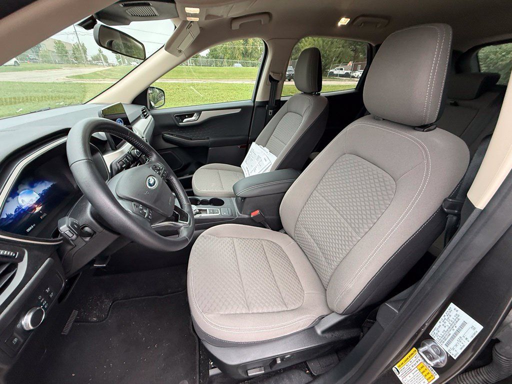 Used 2020 Ford Escape SE Sport FWD image 11