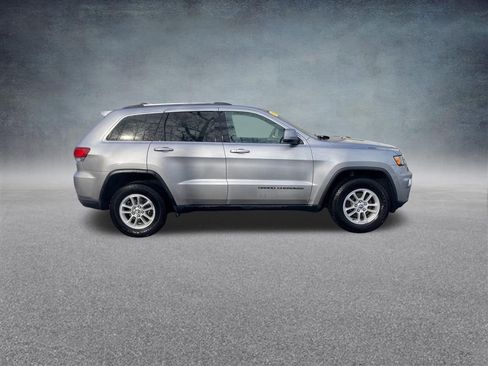 Used 2020 Jeep Grand Cherokee Laredo image 7