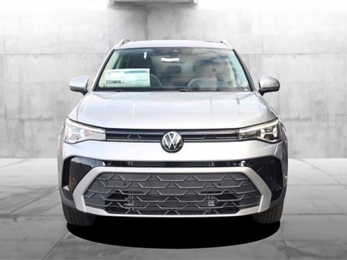 New 2025 Volkswagen Taos SE image 4