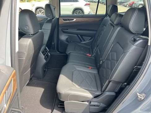 Used 2026 Volkswagen Atlas SE w/ Panoramic Sunroof Package FWD image 24