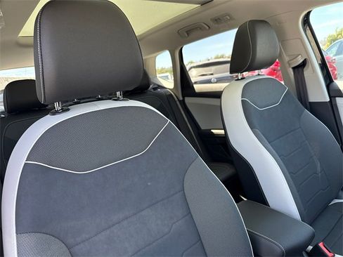 New 2025 Volkswagen Taos SE image 19