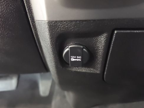 Used 2022 RAM 1500 Classic SLT AWD/4WD image 20