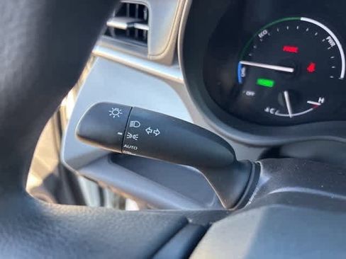 Used 2025 Toyota Sienna LE image 15