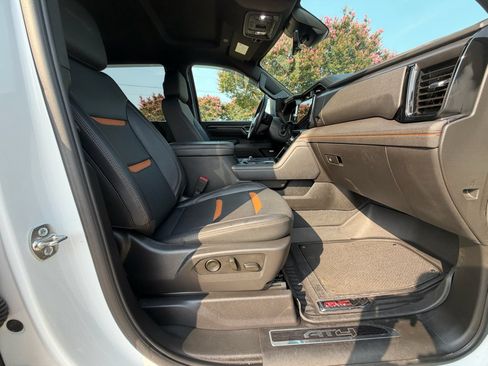 Used 2025 GMC Sierra 2500 AT4 w/ Technology Package AWD/4WD image 24