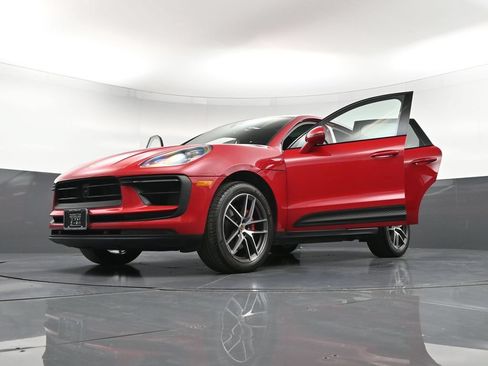 Certified 2022 Porsche Macan S AWD/4WD image 39