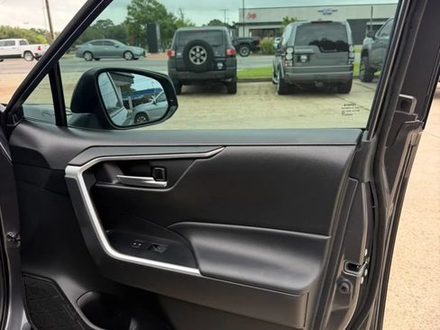Used 2023 Toyota RAV4 XLE FWD image 20