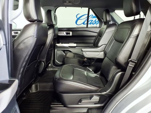 Used 2023 Ford Explorer Limited w/ Equipment Group 301A RWD image 8