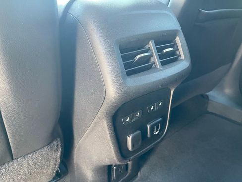 Used 2018 Chevrolet Equinox Premier image 26