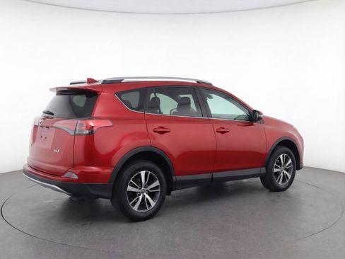 Used 2017 Toyota RAV4 XLE image 4