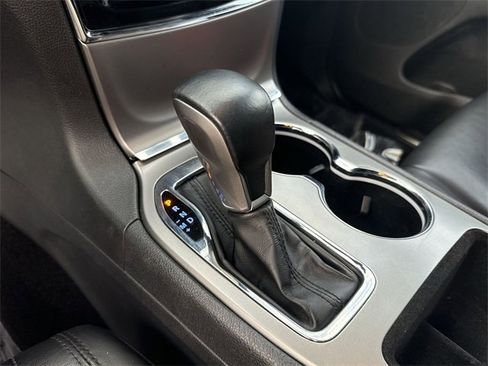 Used 2020 Jeep Grand Cherokee Limited image 19