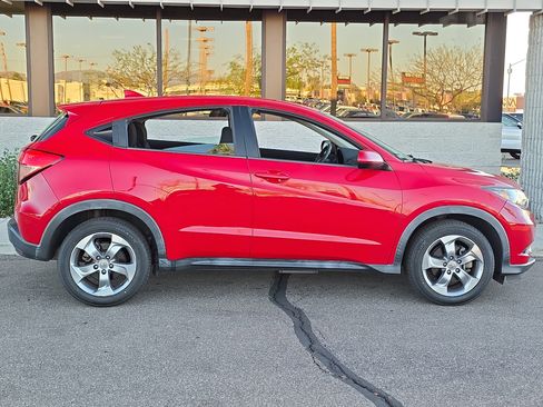Used 2017 Honda HR-V LX image 9