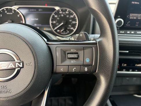 Used 2023 Nissan Rogue SV AWD/4WD image 16