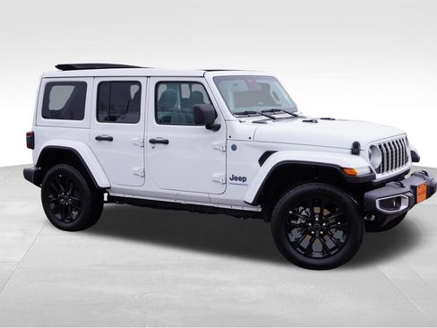 Certified 2025 Jeep Wrangler Unlimited Sahara w/ Safety Group image 3