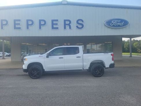 Used 2022 Chevrolet Silverado 1500 LT Trail Boss w/ Convenience Package II AWD/4WD image 1
