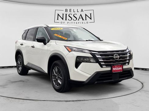 Used 2024 Nissan Rogue S AWD/4WD image 7